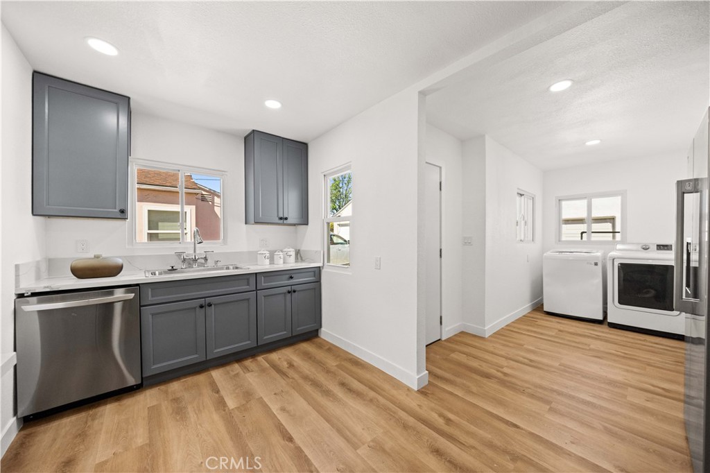 2925 West Shorb Street