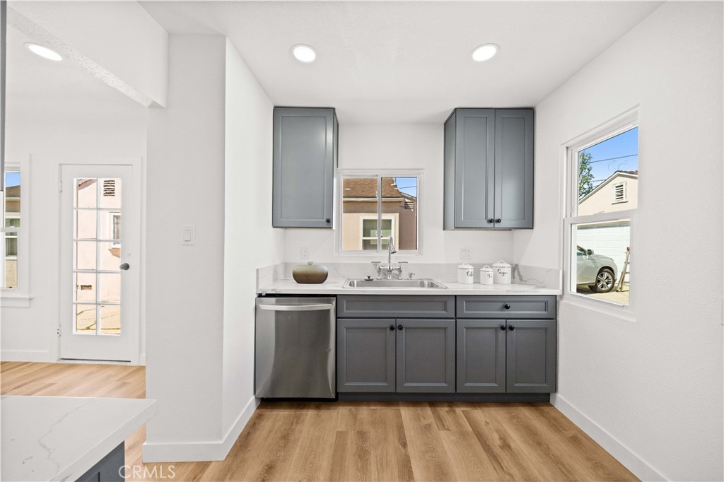 2925 West Shorb Street