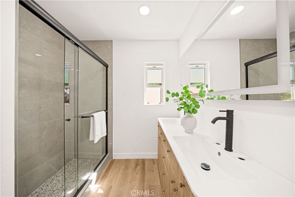 2925 West Shorb Street