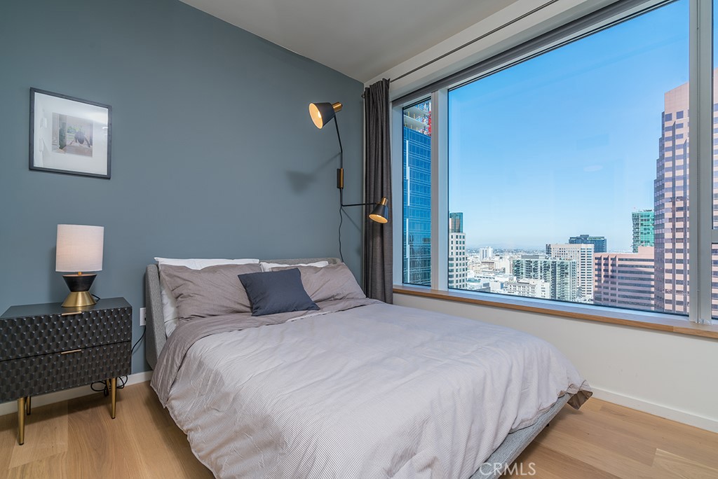 889 S Francisco Street 2805