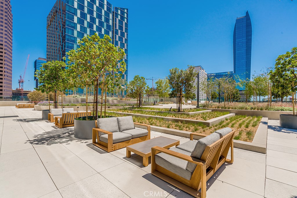 889 S Francisco Street 2805