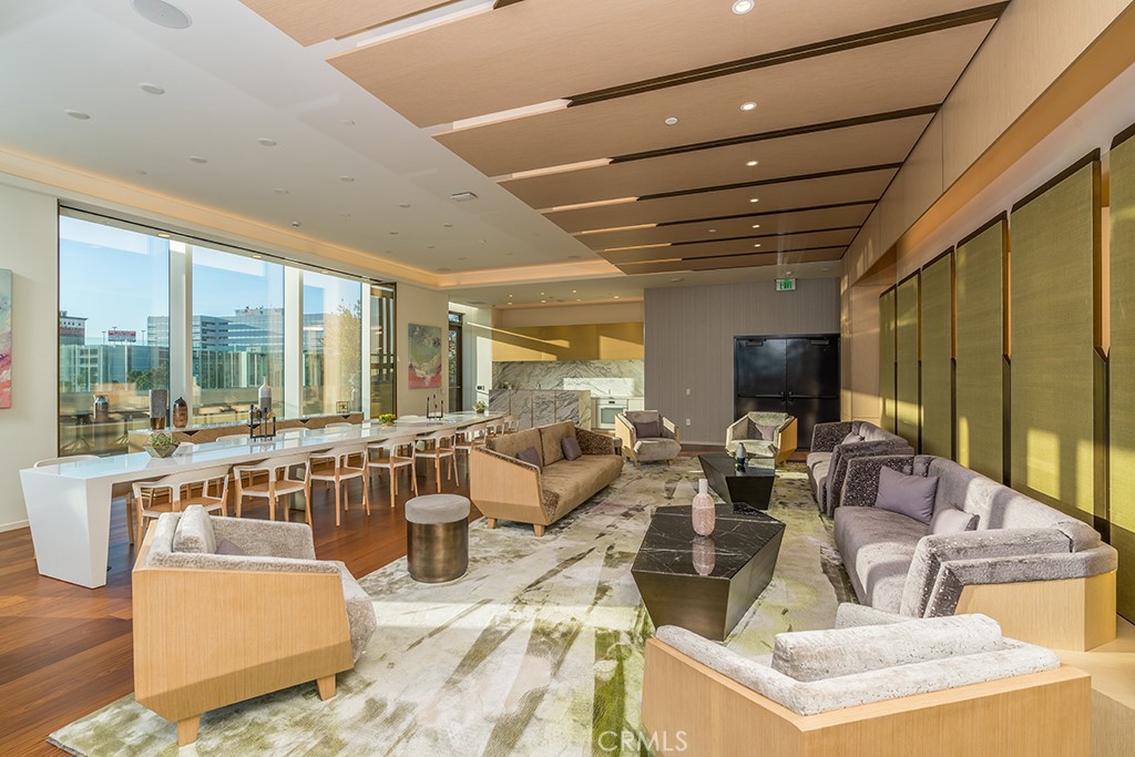 889 S Francisco Street 2805