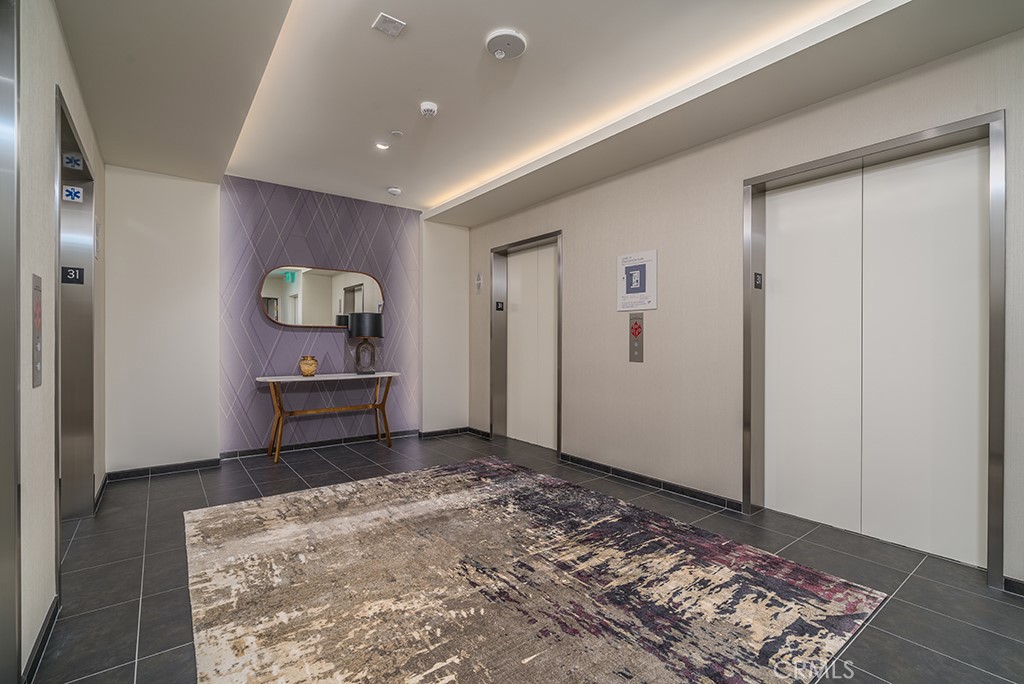 889 S Francisco Street 2805