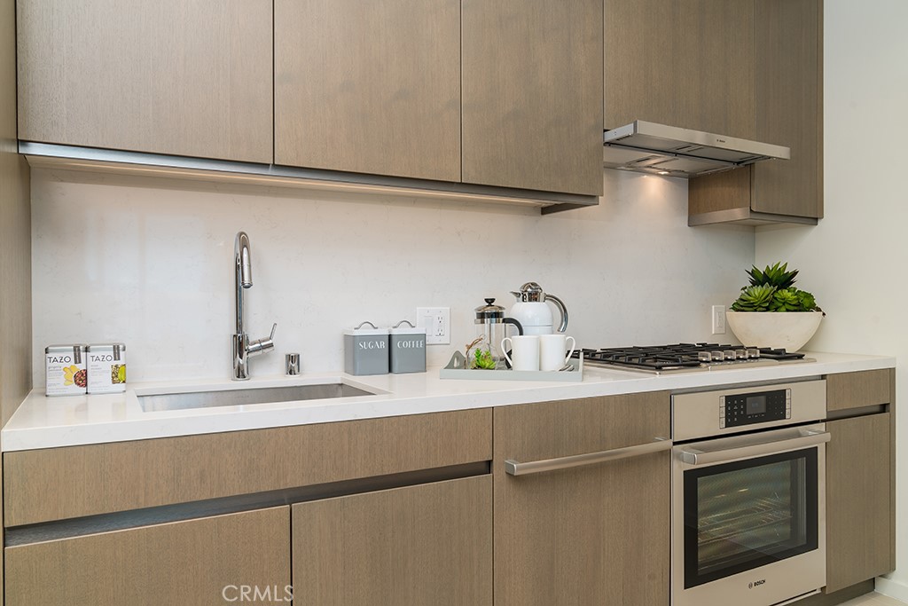 889 S Francisco Street 2805