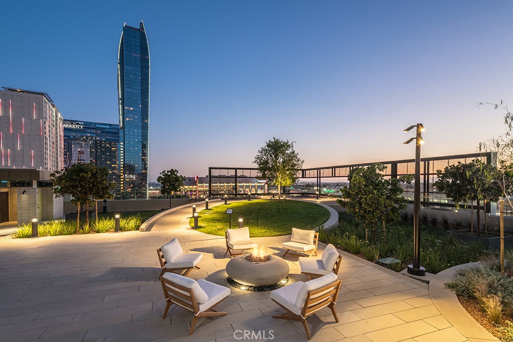 889 S Francisco Street 2805