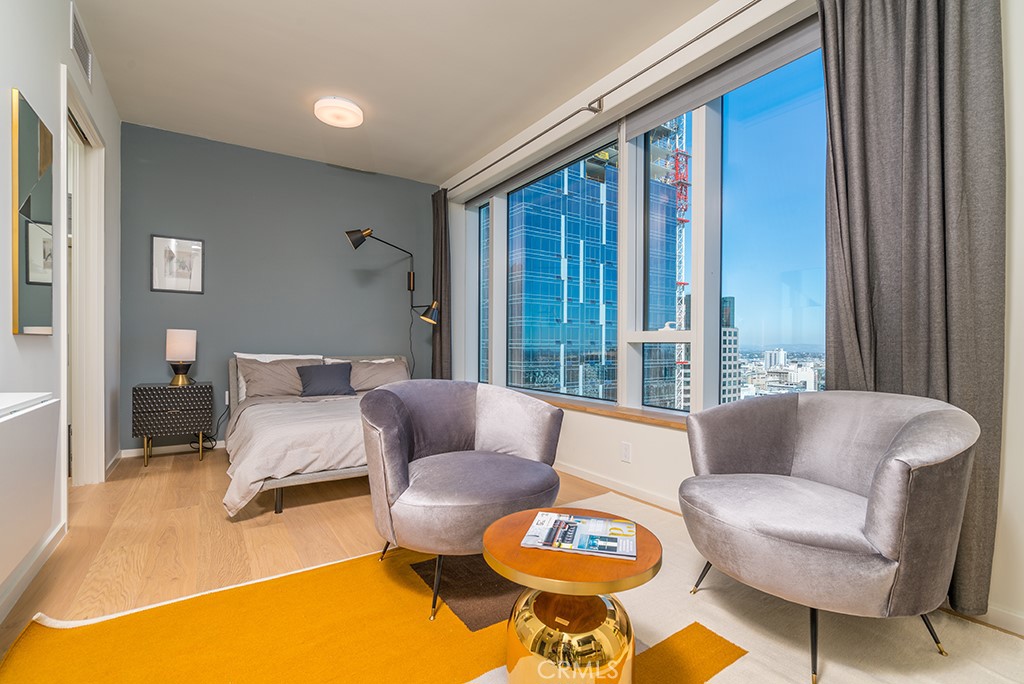 889 S Francisco Street 2805