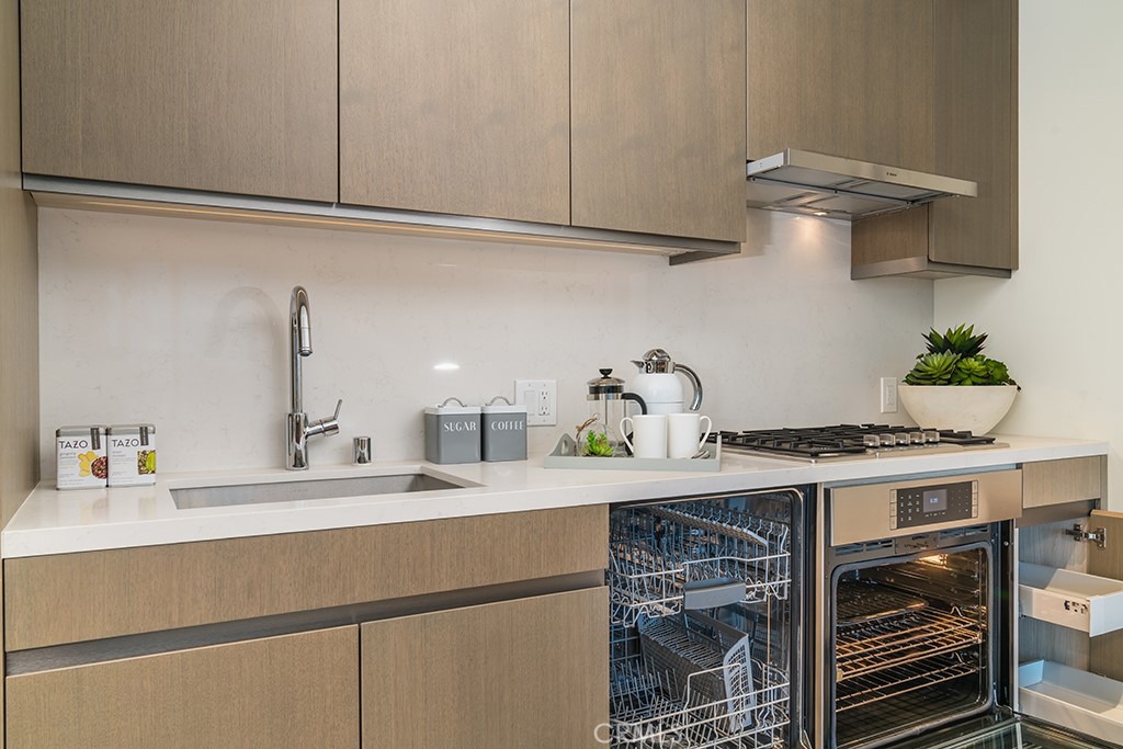 889 S Francisco Street 2805