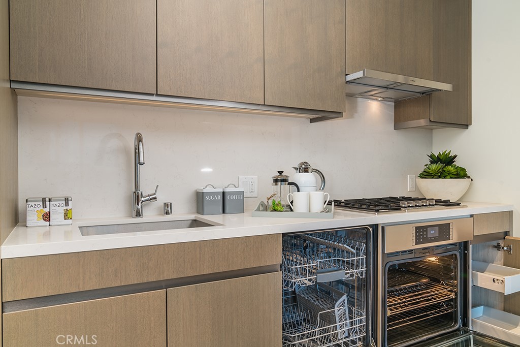 889 S Francisco Street 2805