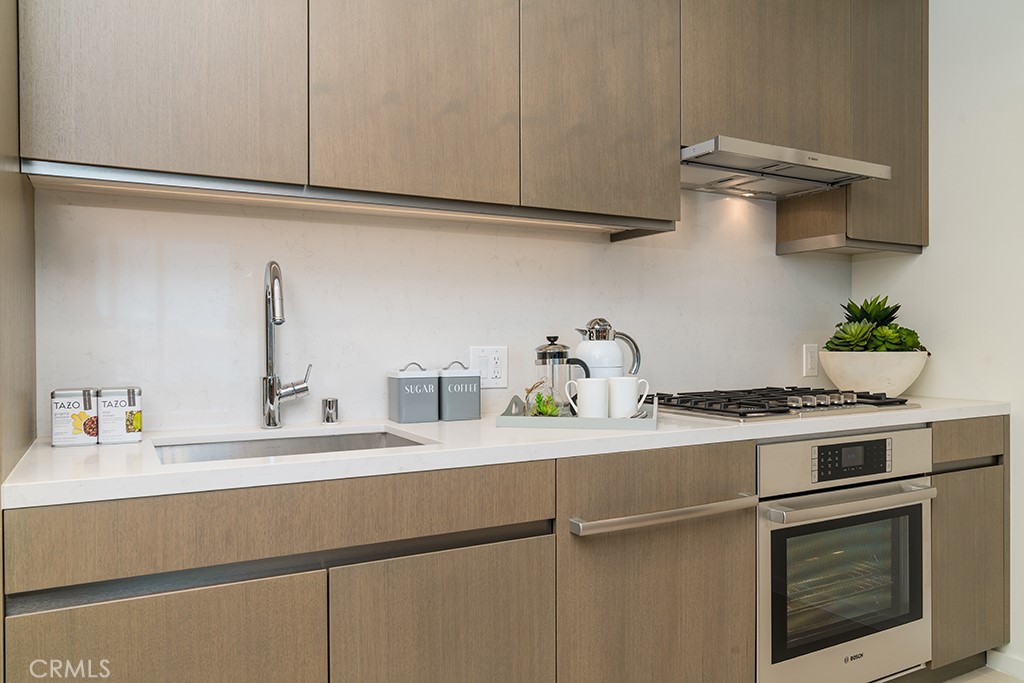 889 S Francisco Street 2805