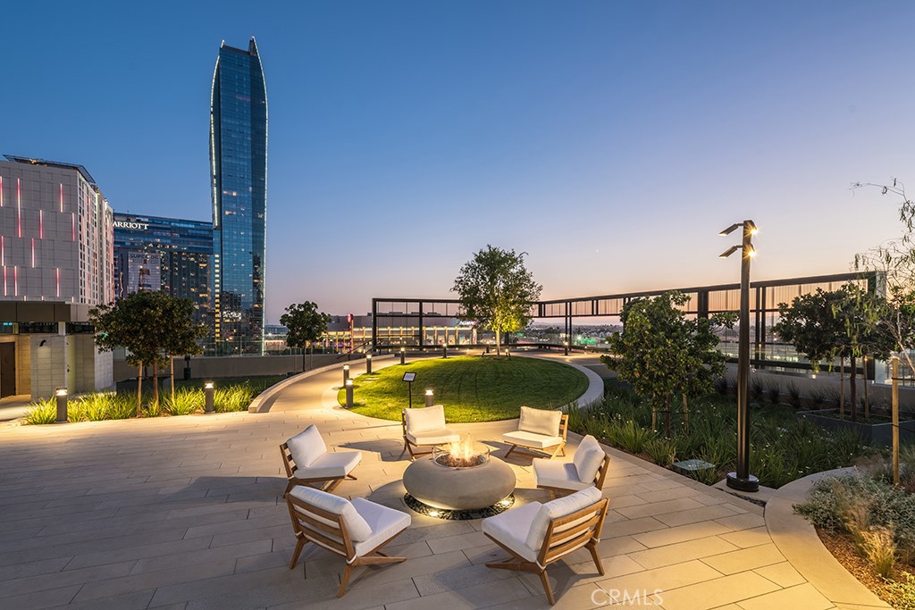 889 S Francisco Street 2805