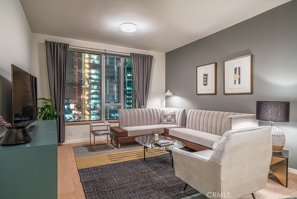 889 S Francisco Street 2805