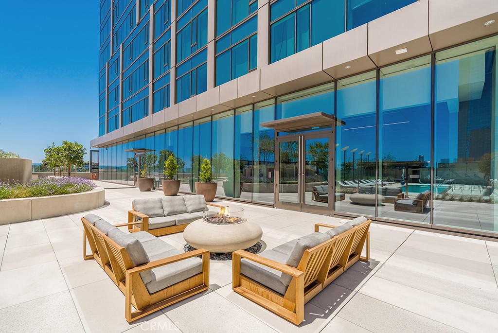 889 S Francisco Street 2805