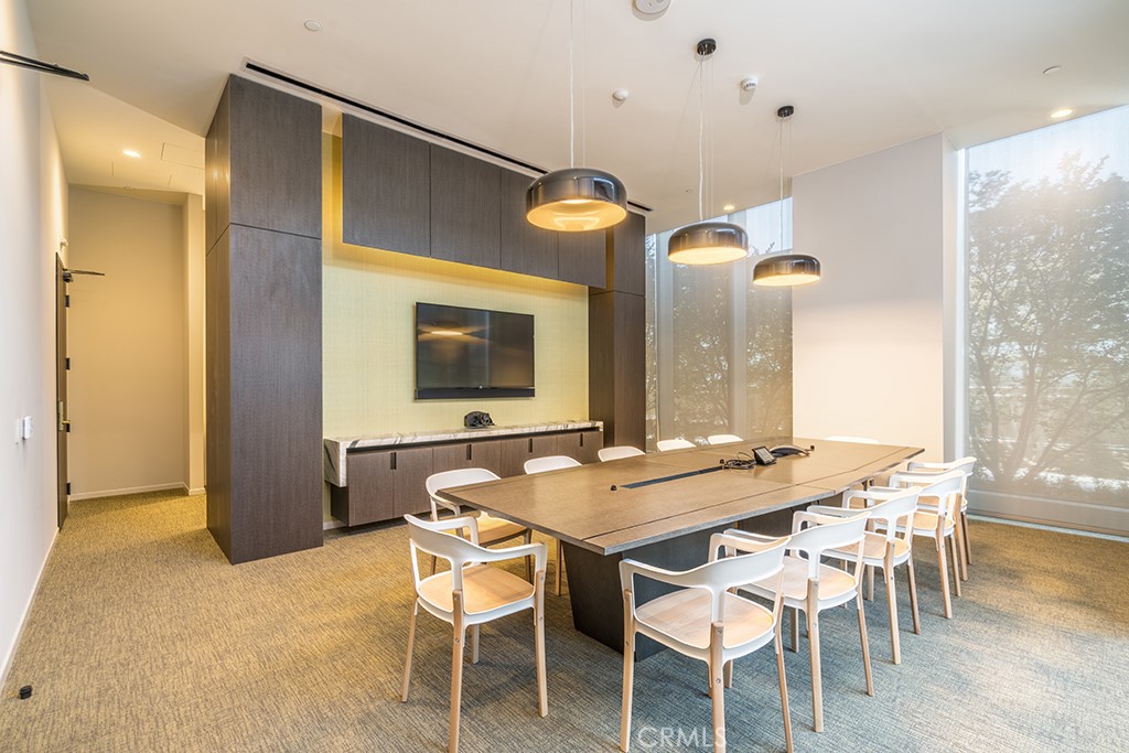 889 S Francisco Street 2805