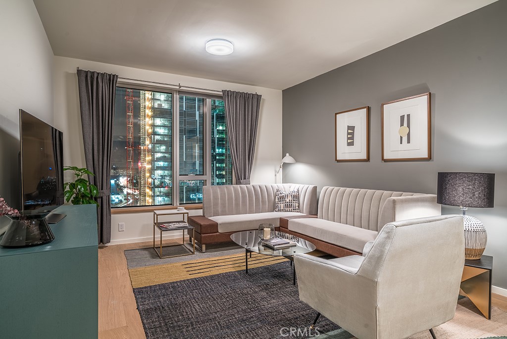 889 S Francisco Street 2805