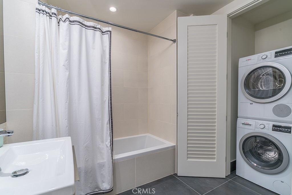 889 S Francisco Street 2805