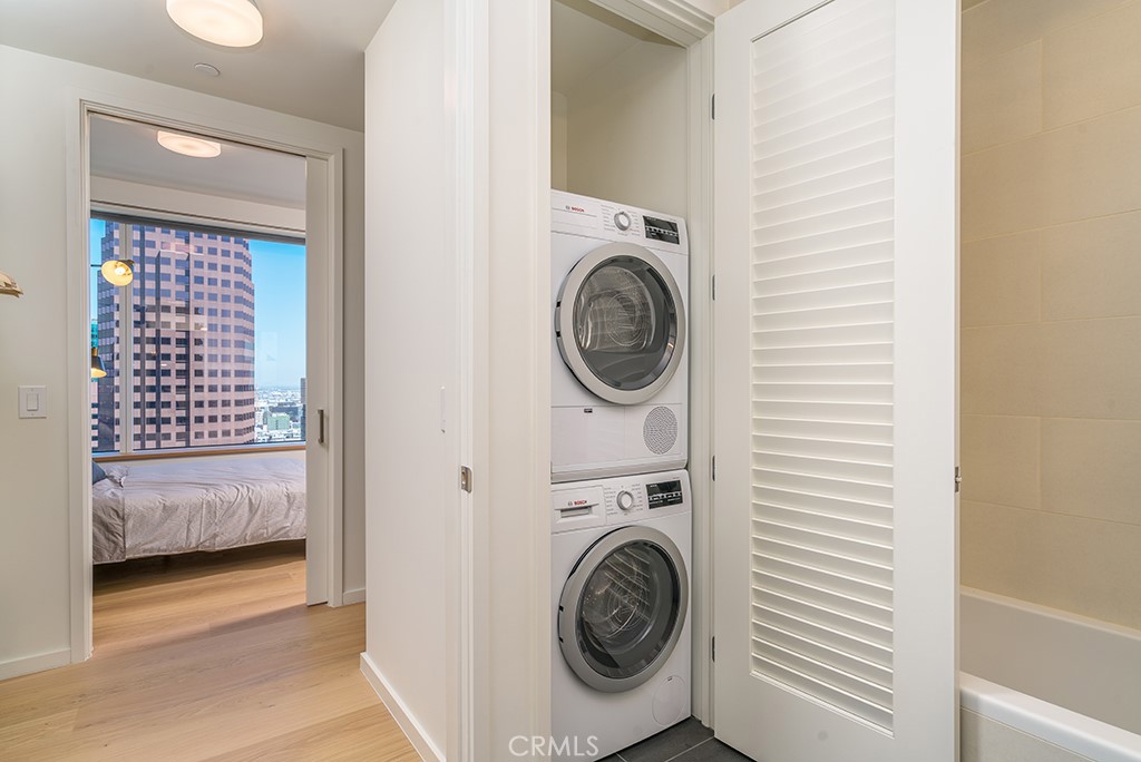 889 S Francisco Street 2805