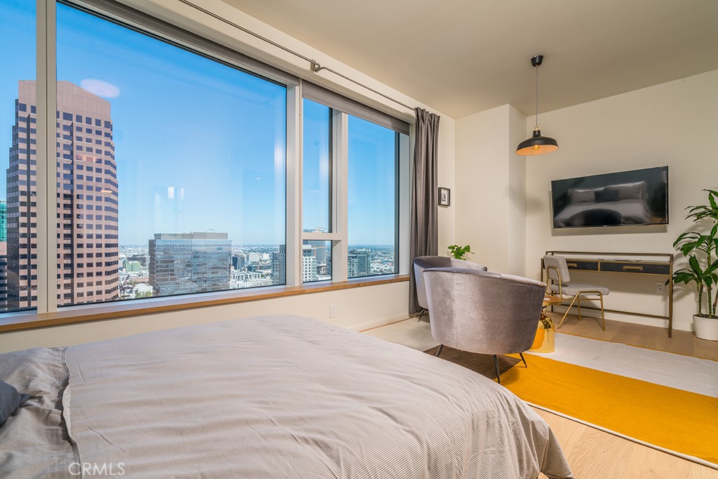 889 S Francisco Street 2805