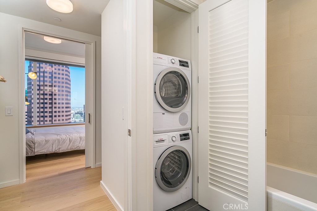 889 S Francisco Street 2805