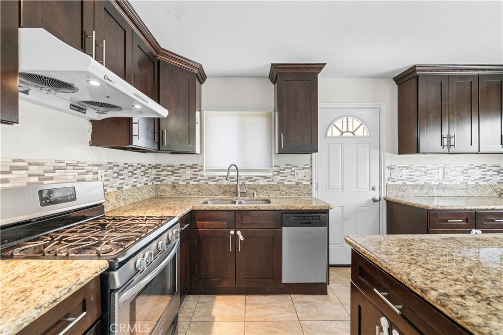 11326 Ranchito Street