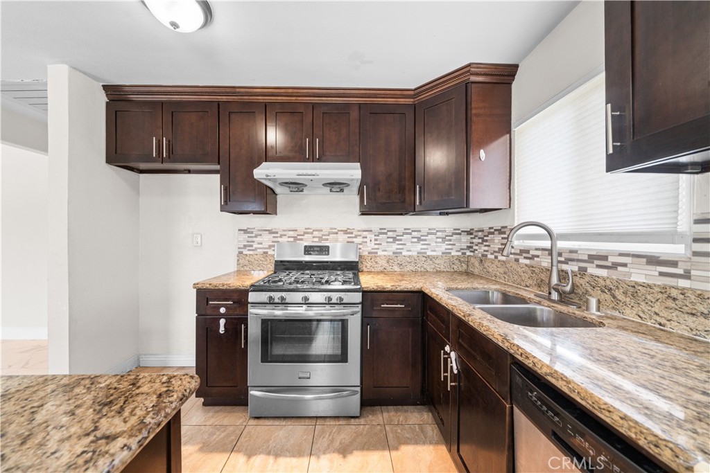 11326 Ranchito Street