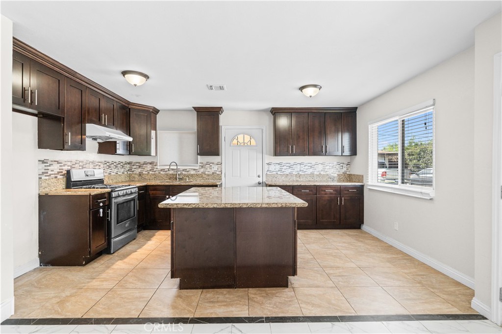 11326 Ranchito Street