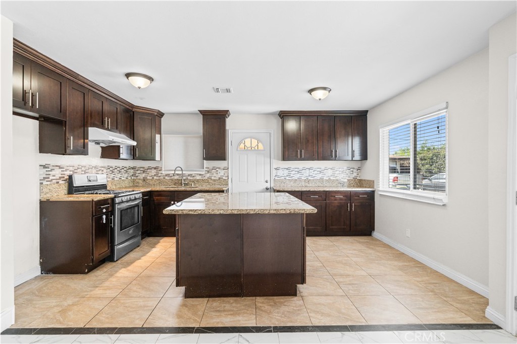 11326 Ranchito Street