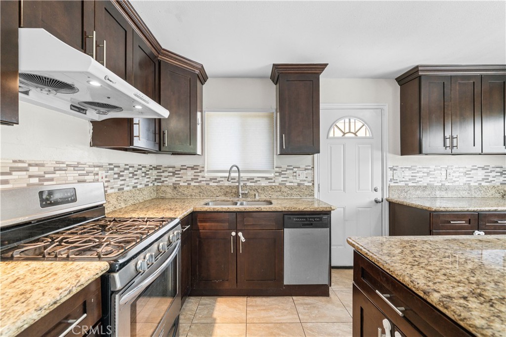 11326 Ranchito Street