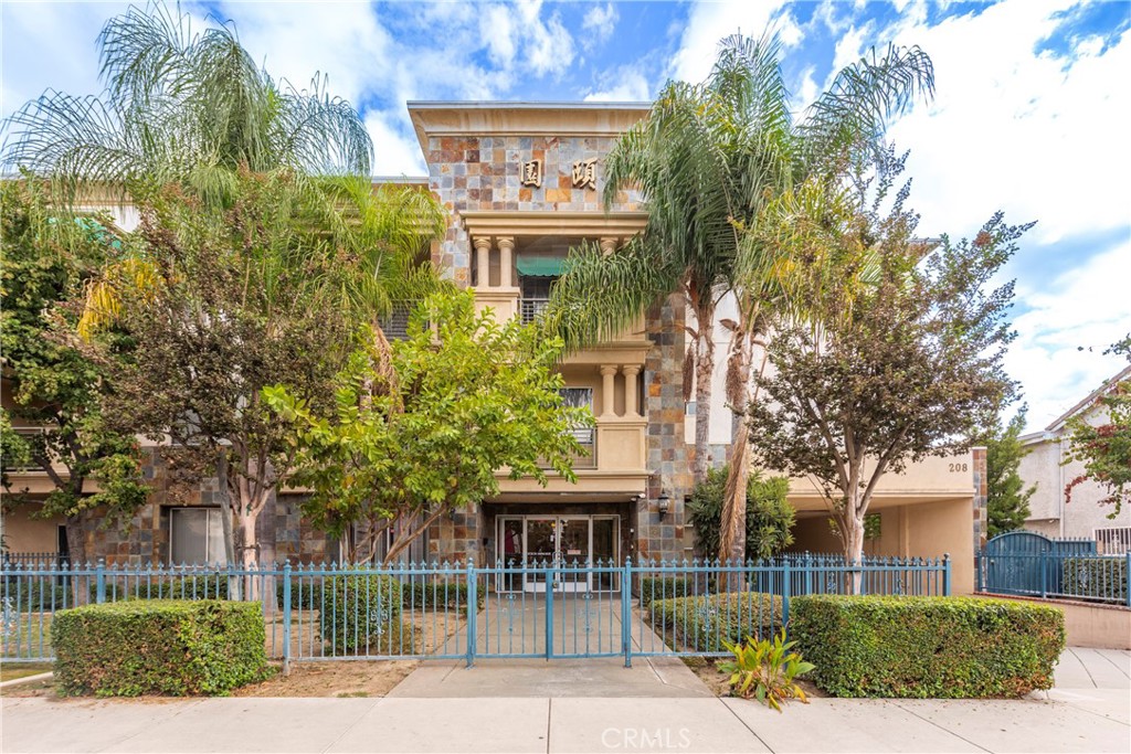 208 N Lincoln 308