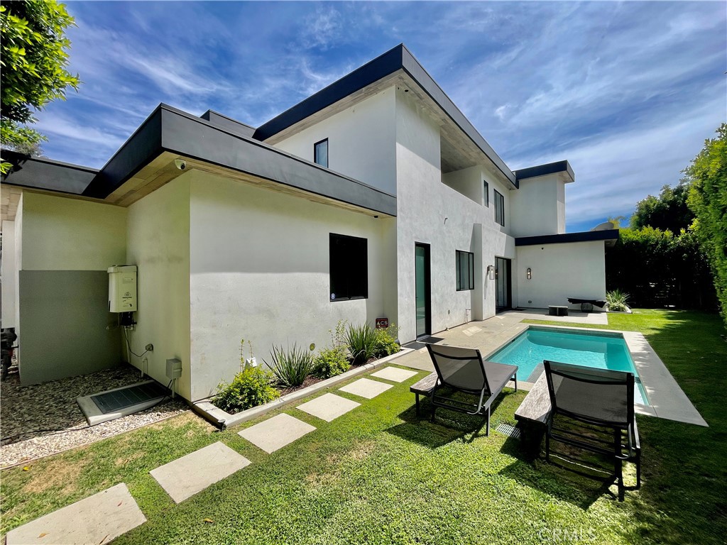 1319 Sunset Plaza Drive