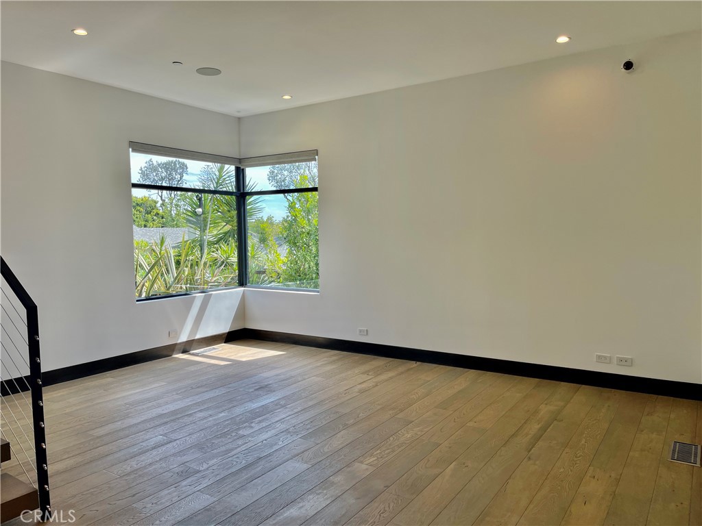 1319 Sunset Plaza Drive