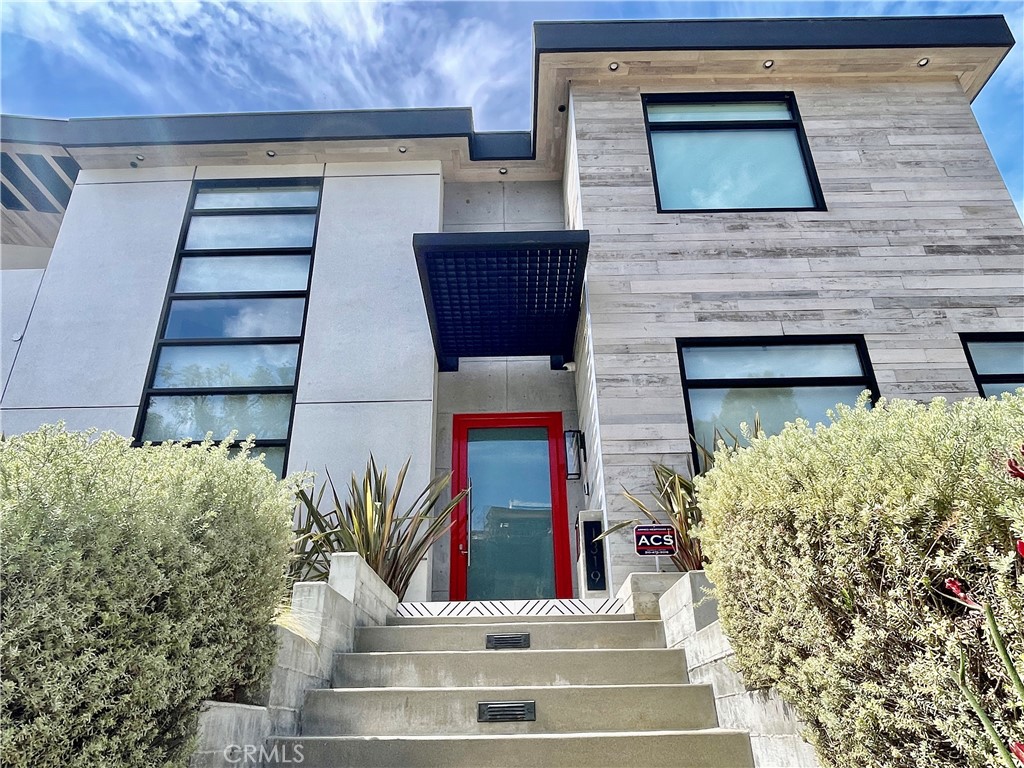 1319 Sunset Plaza Drive