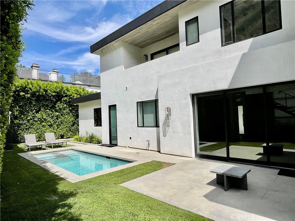 1319 Sunset Plaza Drive
