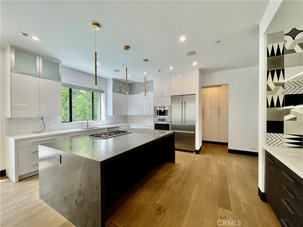 1319 Sunset Plaza Drive