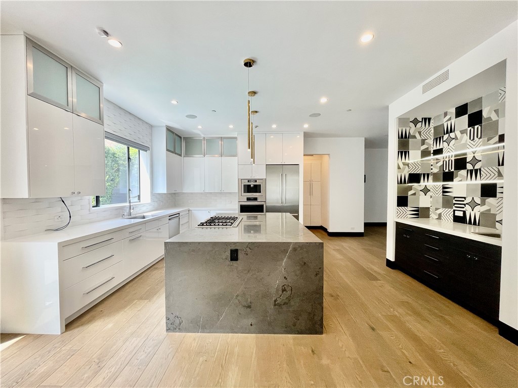 1319 Sunset Plaza Drive