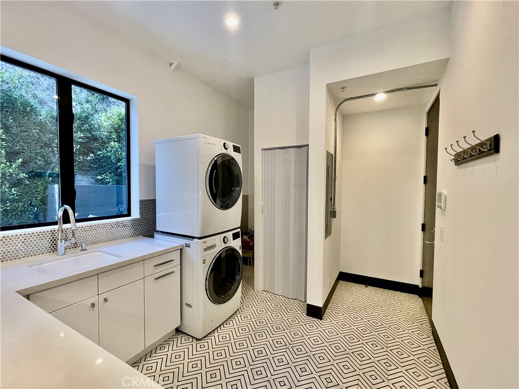 1319 Sunset Plaza Drive