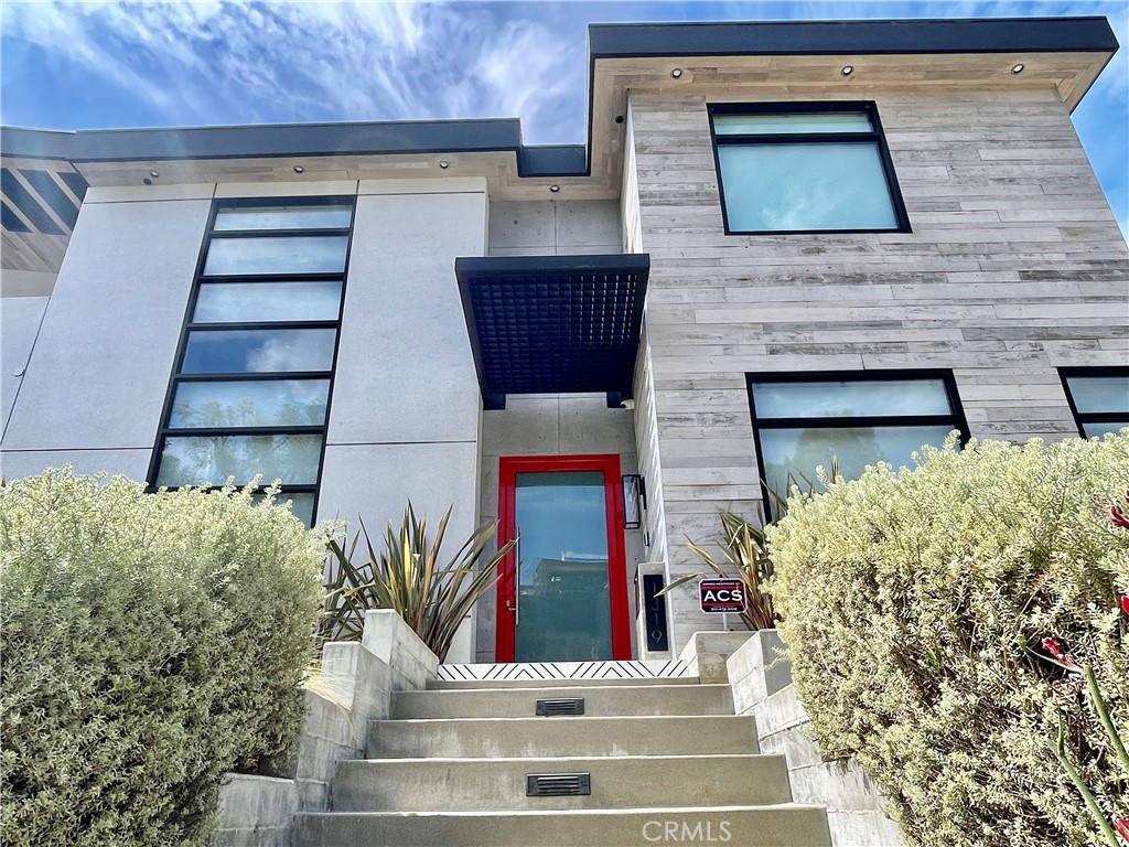 1319 Sunset Plaza Drive