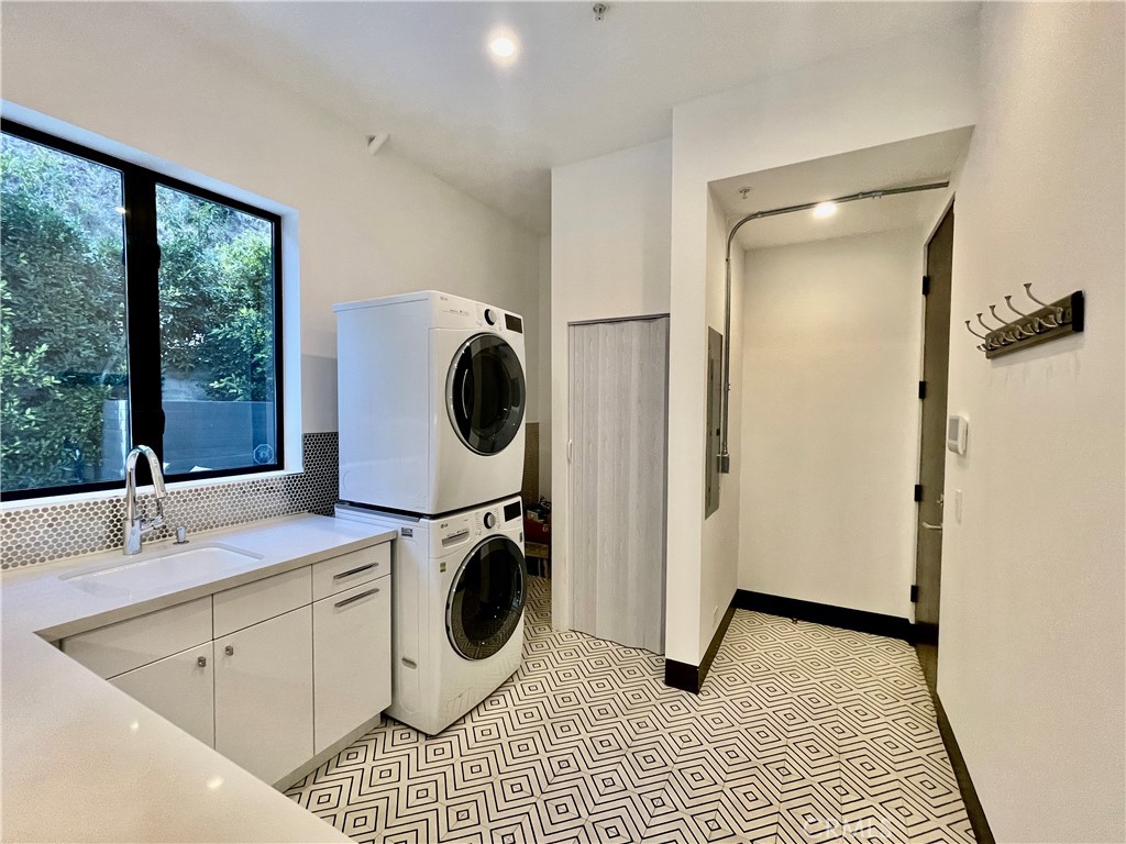 1319 Sunset Plaza Drive