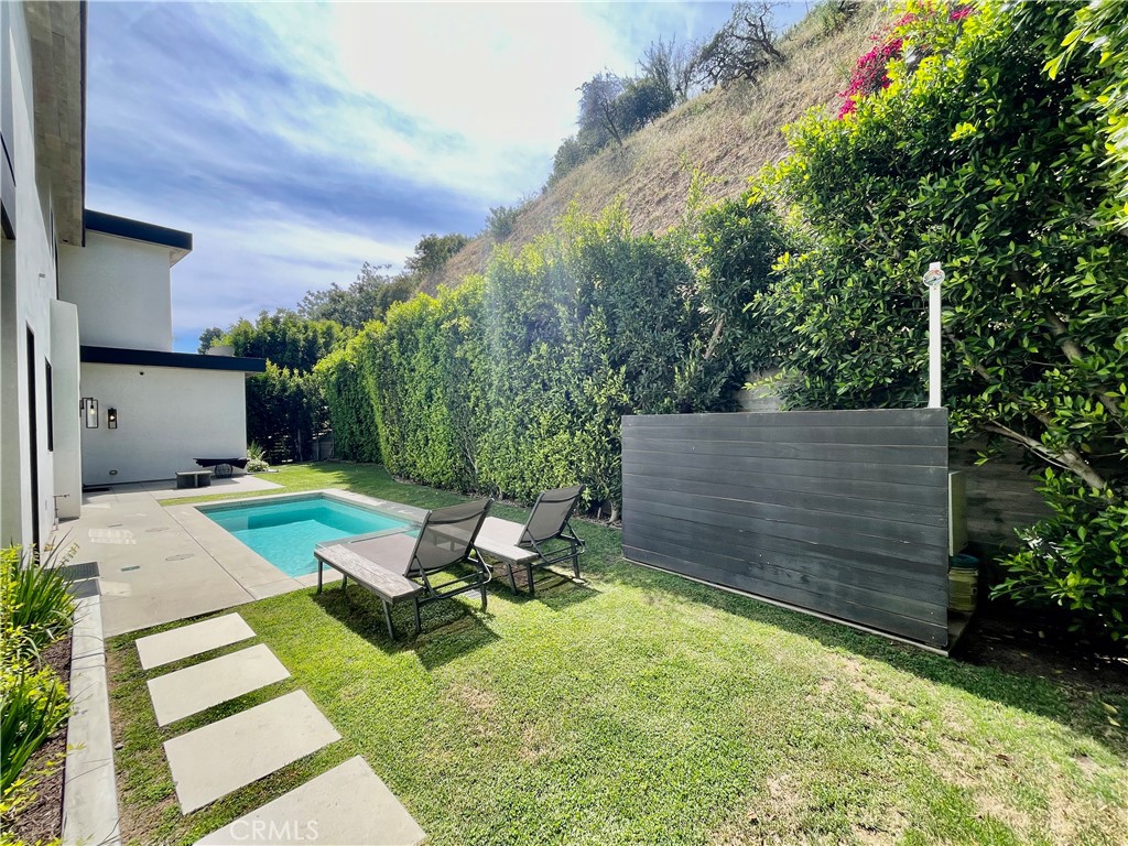 1319 Sunset Plaza Drive