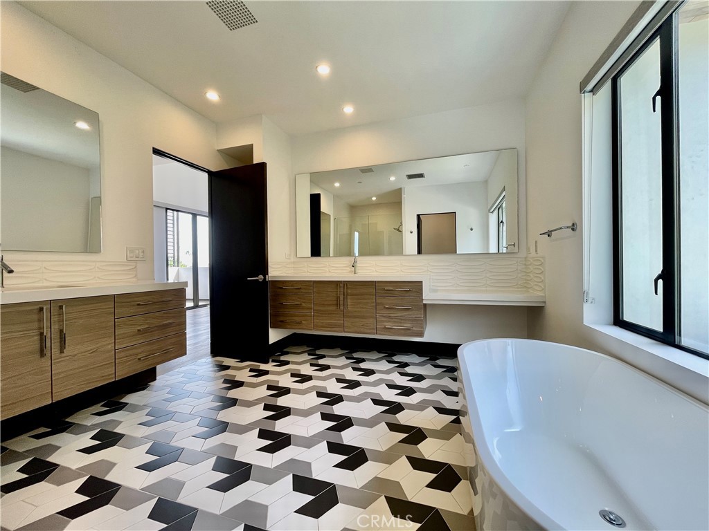 1319 Sunset Plaza Drive