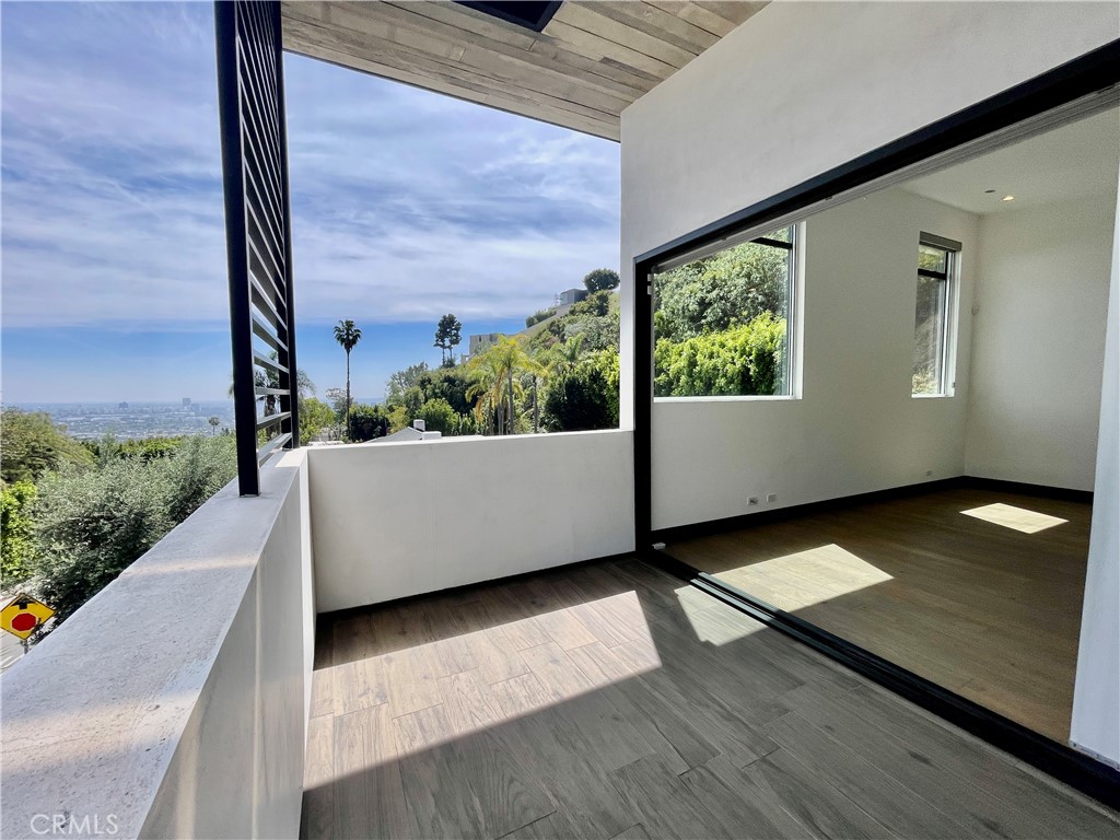 1319 Sunset Plaza Drive