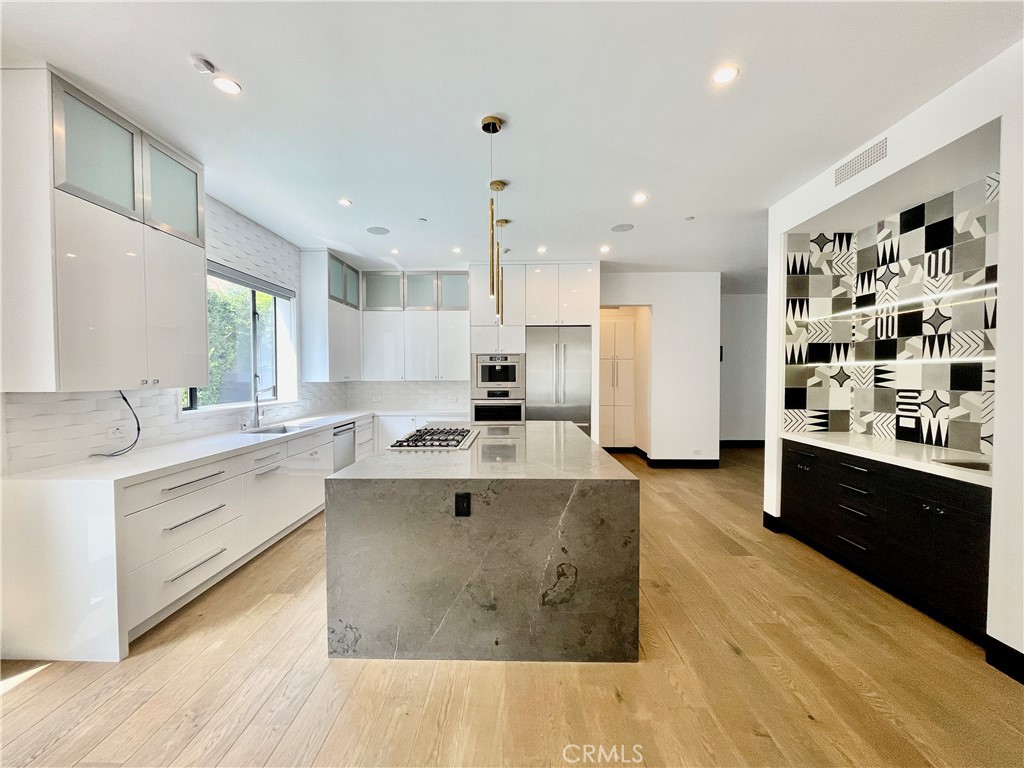 1319 Sunset Plaza Drive