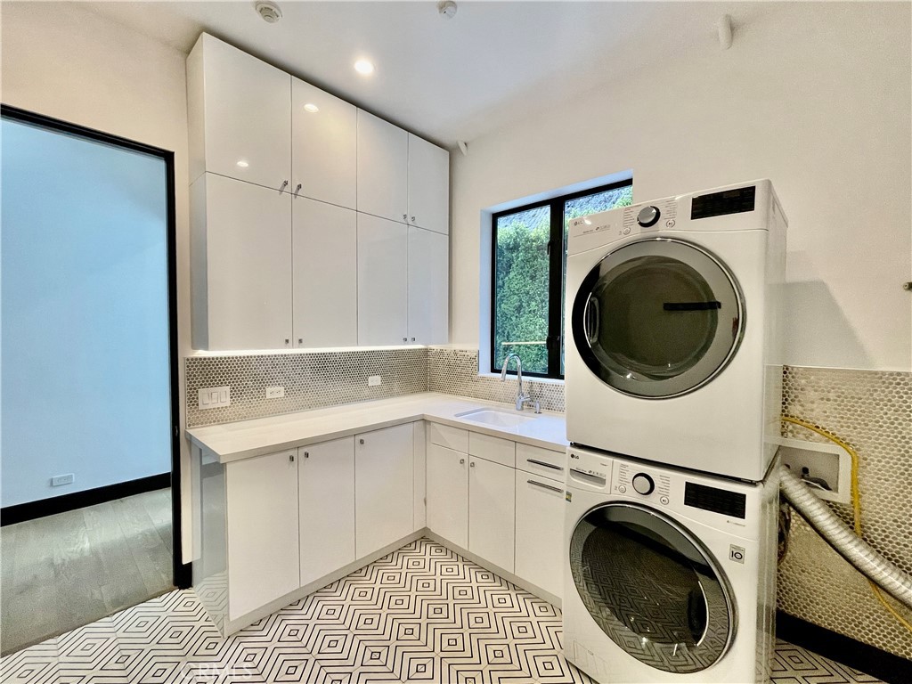 1319 Sunset Plaza Drive