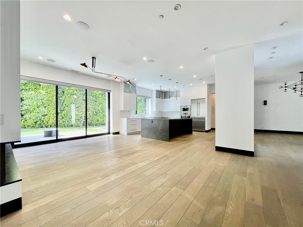 1319 Sunset Plaza Drive