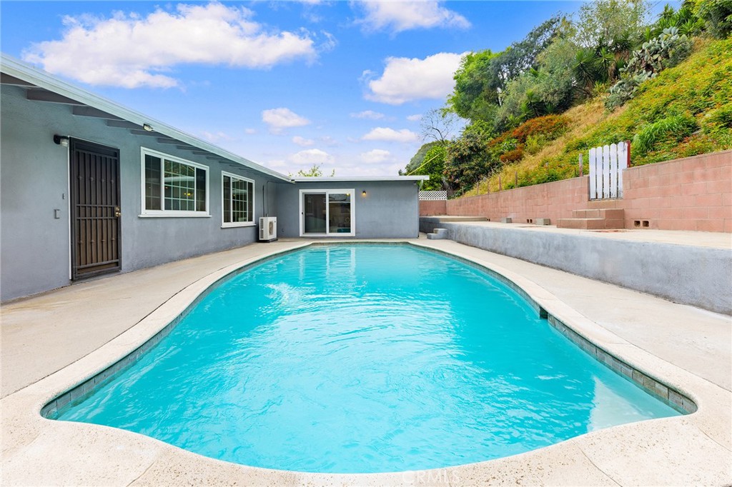 1400 Loma Verde Street