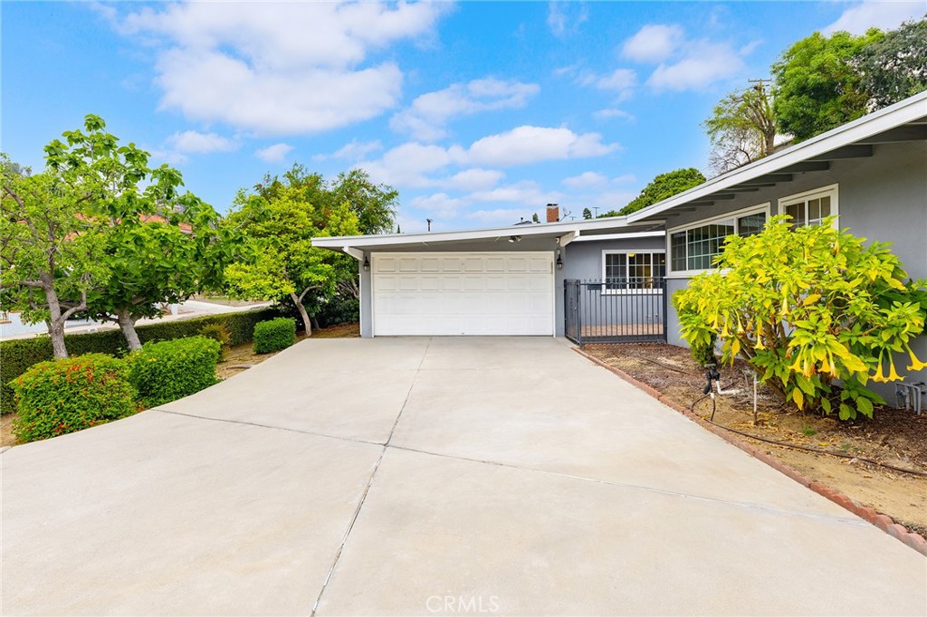 1400 Loma Verde Street