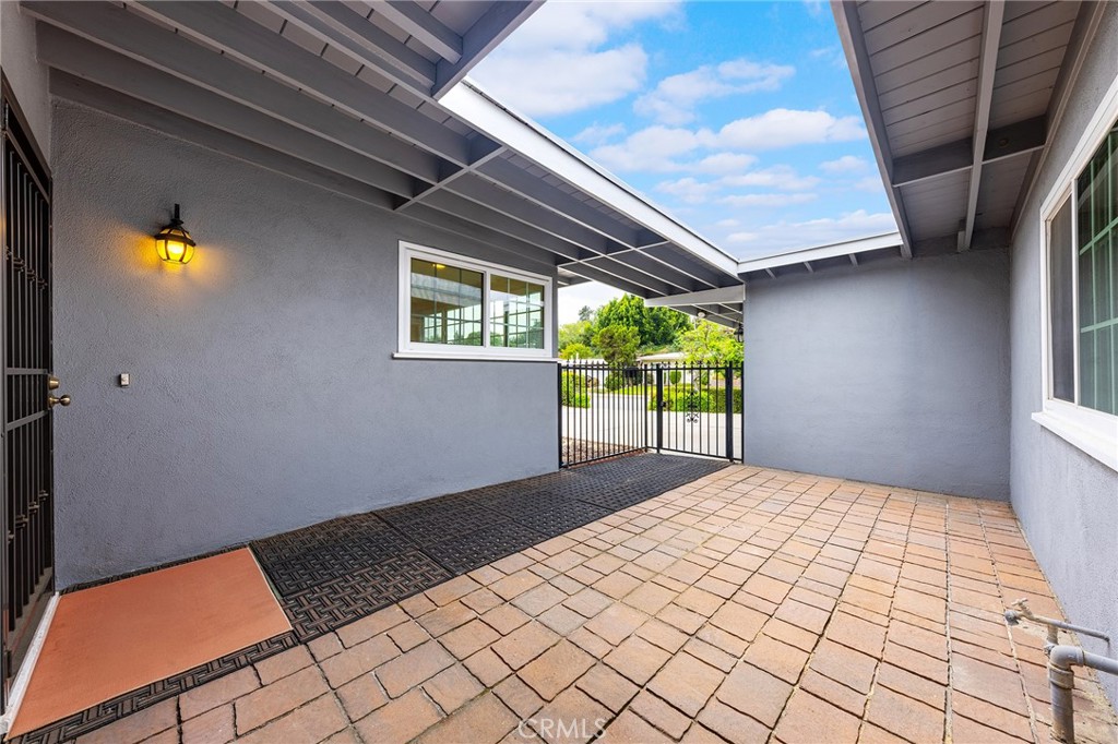 1400 Loma Verde Street