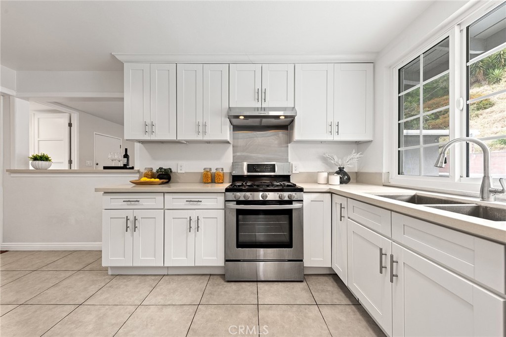 1400 Loma Verde Street