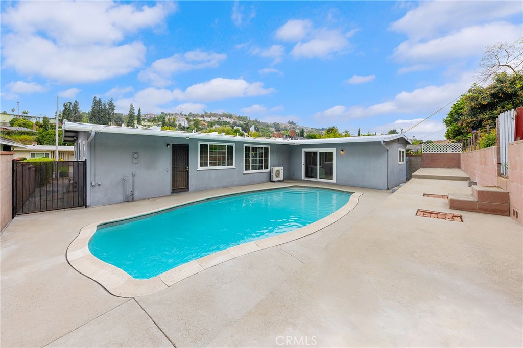 1400 Loma Verde Street