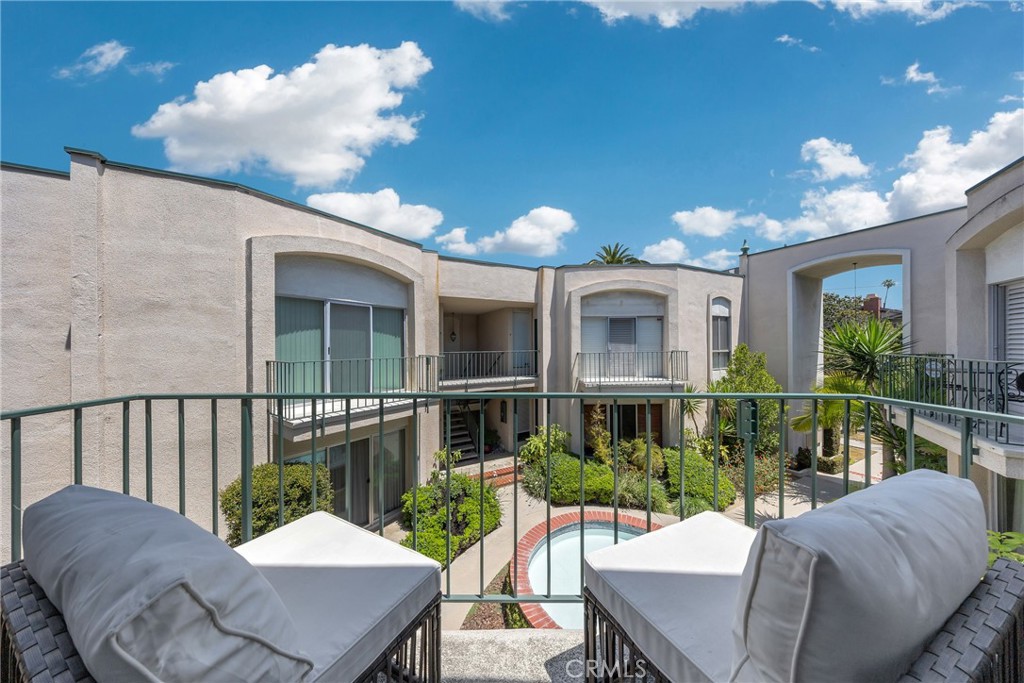 837 Magnolia