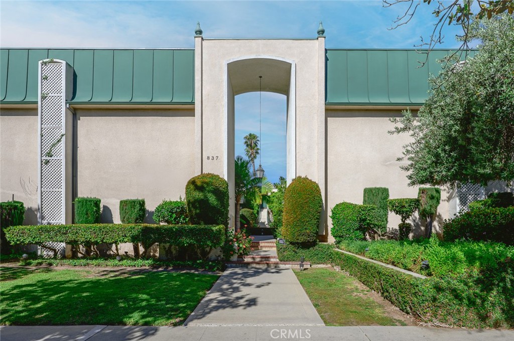 837 Magnolia